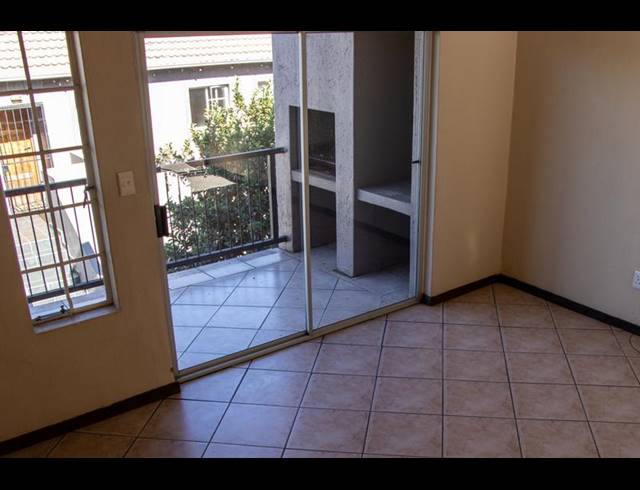 2 BEDROOM APARTMENT FOR SALE IN WILGEHEUWEL